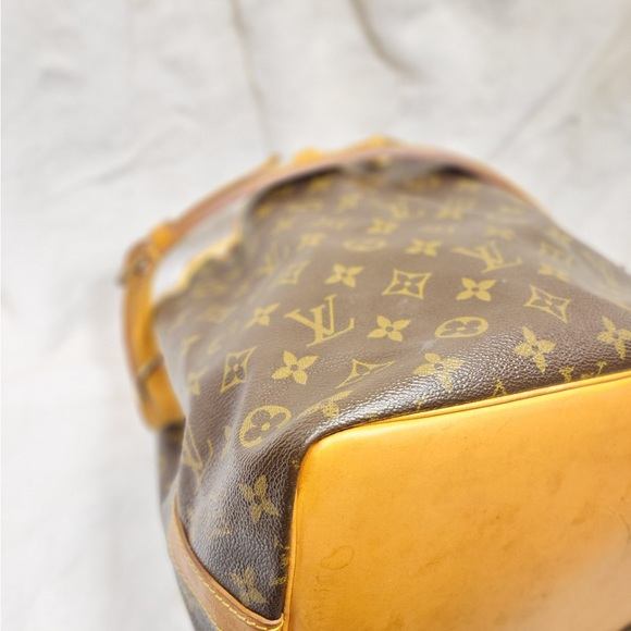 Authentic Louis Vuitton Petit Noe bucket shoulder bag - Picture 13 of 16